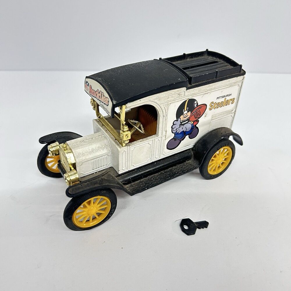1983 ERTL NFL Huddles Pittsburgh Steelers Diecast 1913 Ford Model T Truck Bank